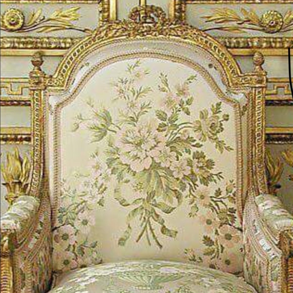 Meet your Posher, Elle G. - Picture 3 of 8